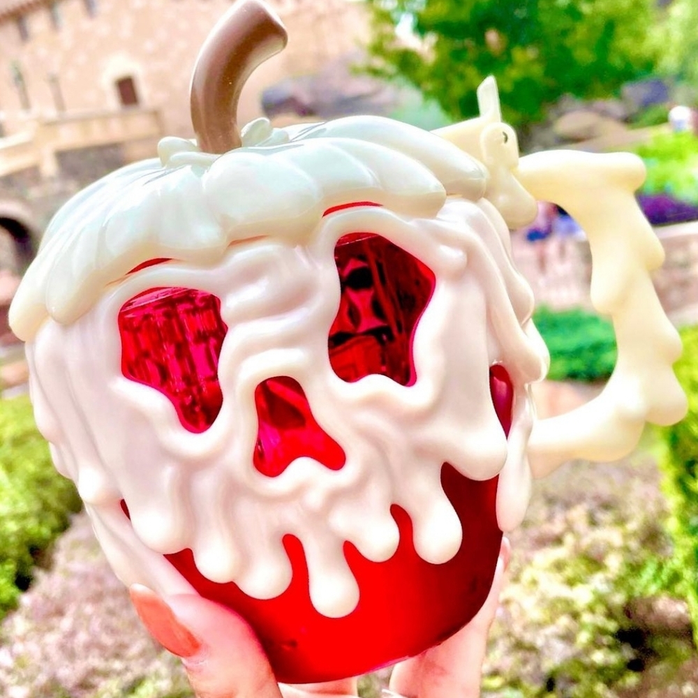 DisneyParks Snow White Red Metallic Evil Queen Poison Apple Stein Mug GIN New